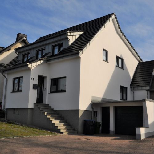 Renoviertes Haus mit Treppe