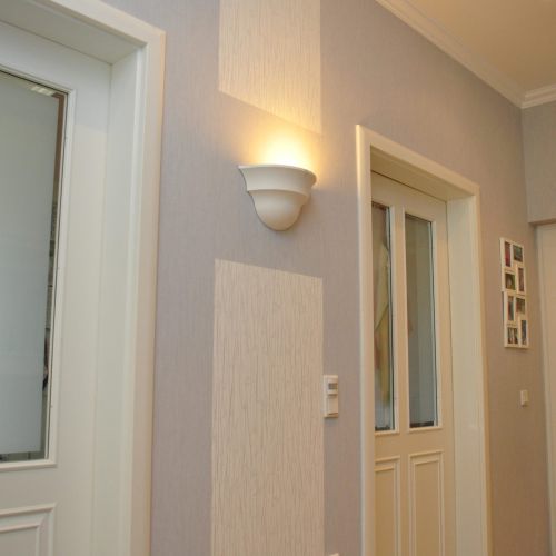 Hausflur mit Wandleuchte