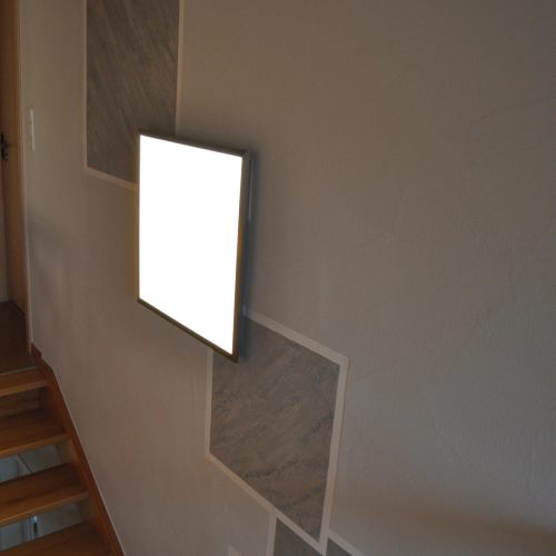 Wandgestaltung mit inegrierter Wandbeleuchtung