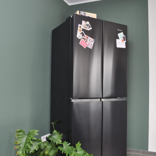 Schwarzer Kühlschrank