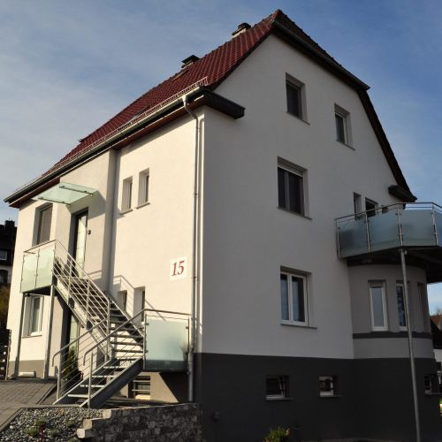 Renoviertes Haus mit Treppe